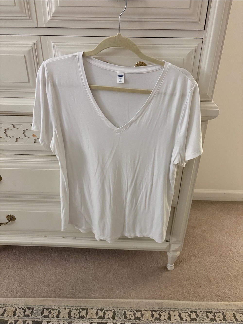 Old Navy White V-Neck Short Sleeve Tee